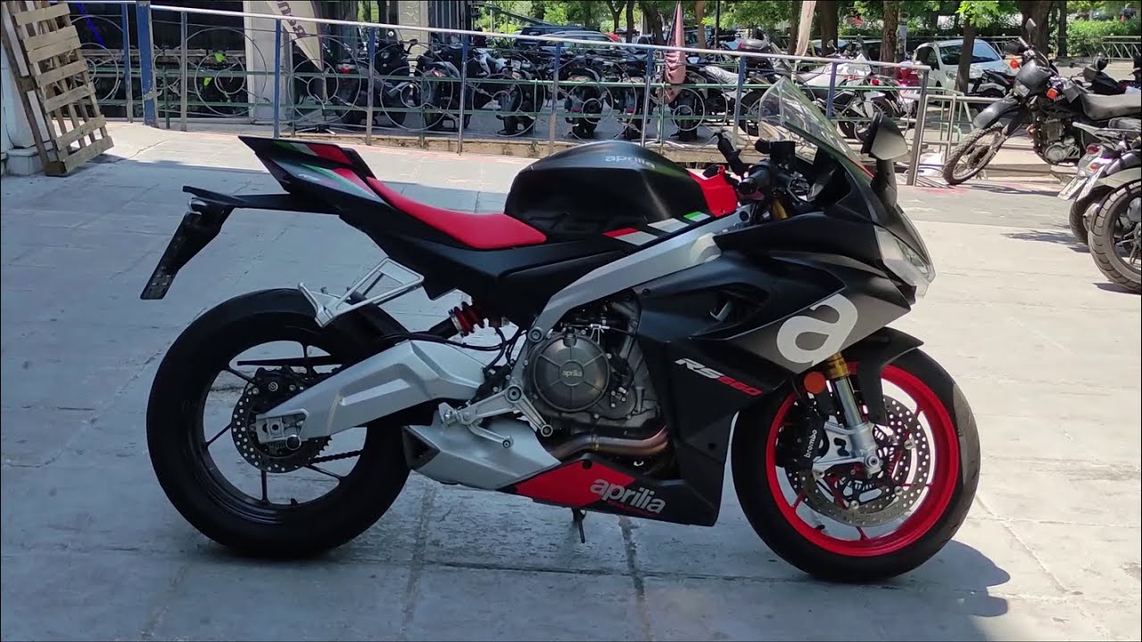 Βόλτα με την παγκόσμια πρωταθλήτρια | Aprilia RS660 Euro5 2022 Review & Test Ride #aprilia #rs660