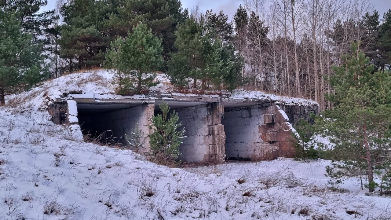 Заброшенная советская военная часть, бункеры и батарея береговой охраны на западном побережье Латвии