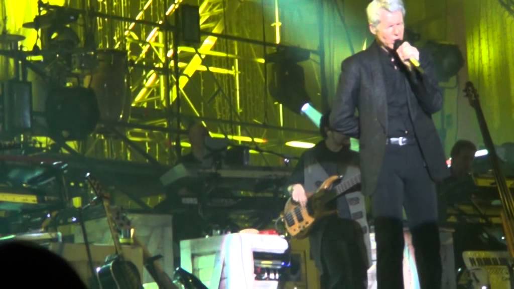 CLAUDIO BAGLIONI ConVoiTour Full HD - 3° - LINO CAROTENUTO - Pescara 2 Marzo Pala Giovanni Paolo II