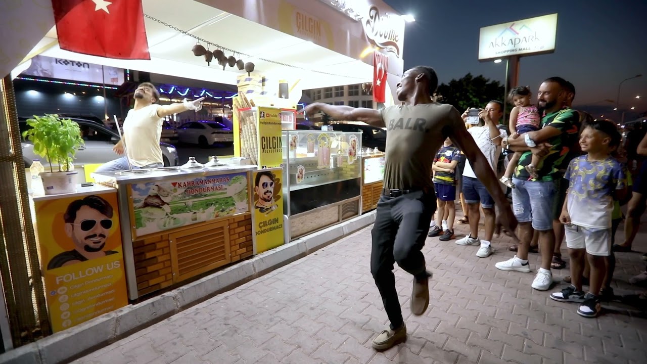 İşte İzlenme Rekorları Kıran Video | O Genç ve Çılgın Dondurmacı Mükemmel Uyum ( Uzun Versiyon)