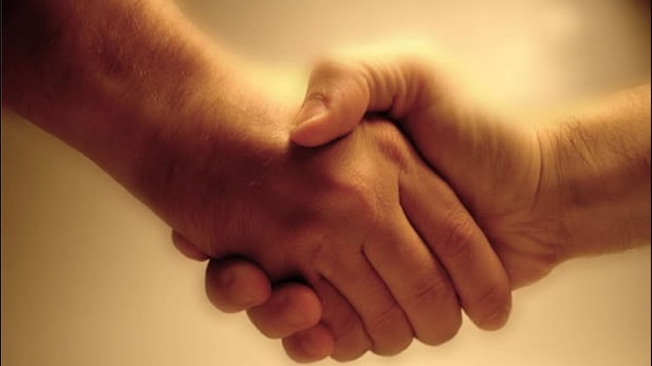 Nëse miqtë tanë na urojnë për festat tona, a lejohet ti urojmë edhe ne për festat e tyre jo islame?