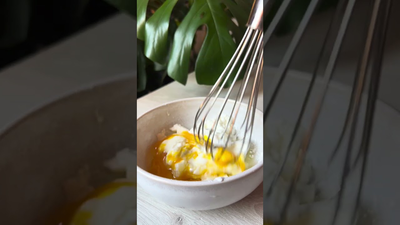 Tortino allo yogurt in friggitrice ad aria, la ricetta leggera e sfiziosa per la tua colazione fit