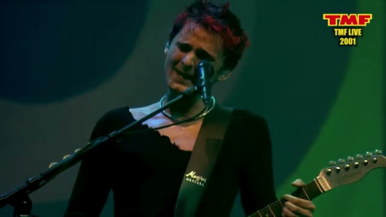Muse - Cave (HD), Lowlands Festival, Buddinghuizen, Netherlands  8/24/2001