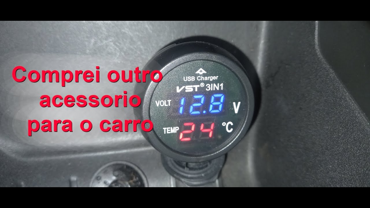 Comprei um voltímetro com marcador de temperatura e carregador de celular para o carro