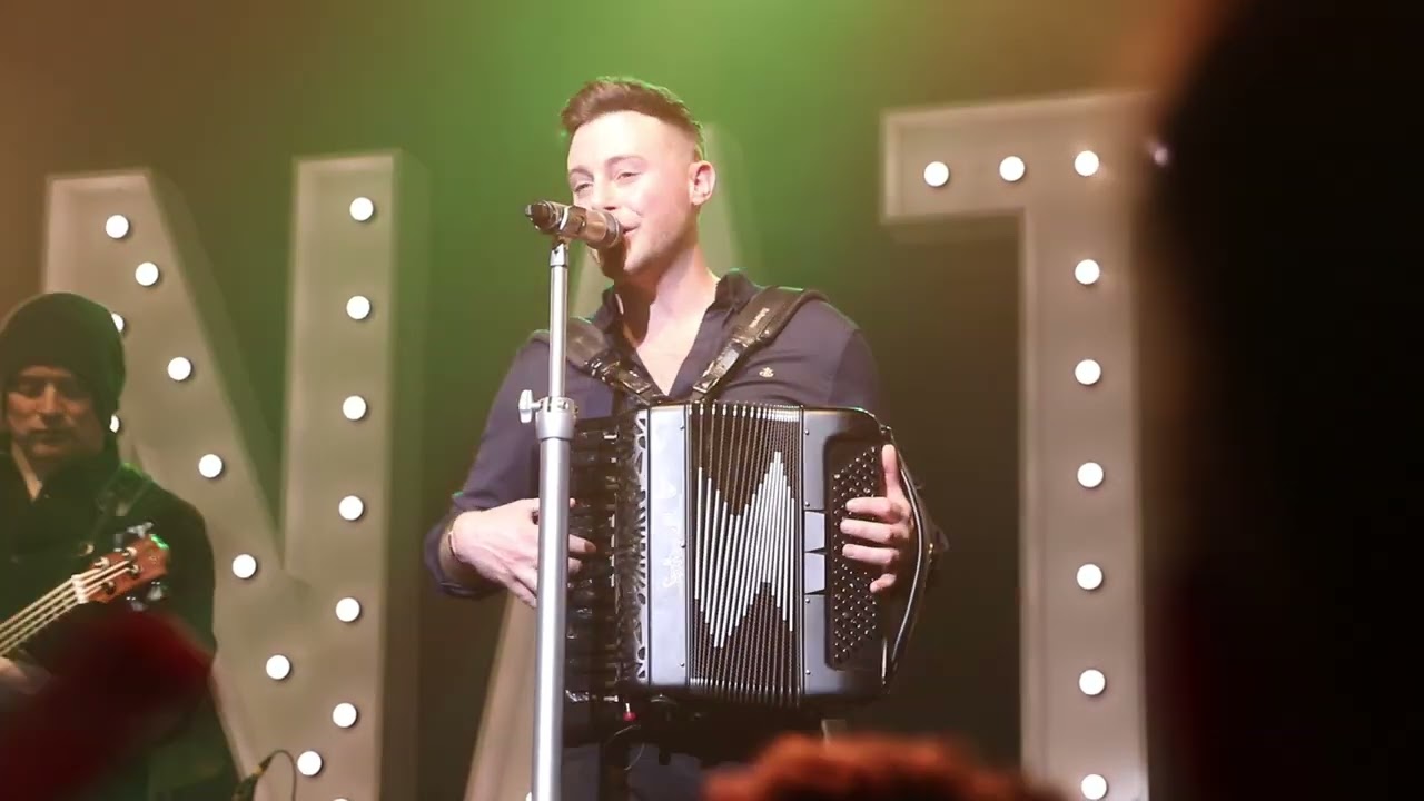 Nathan Carter & his band - 