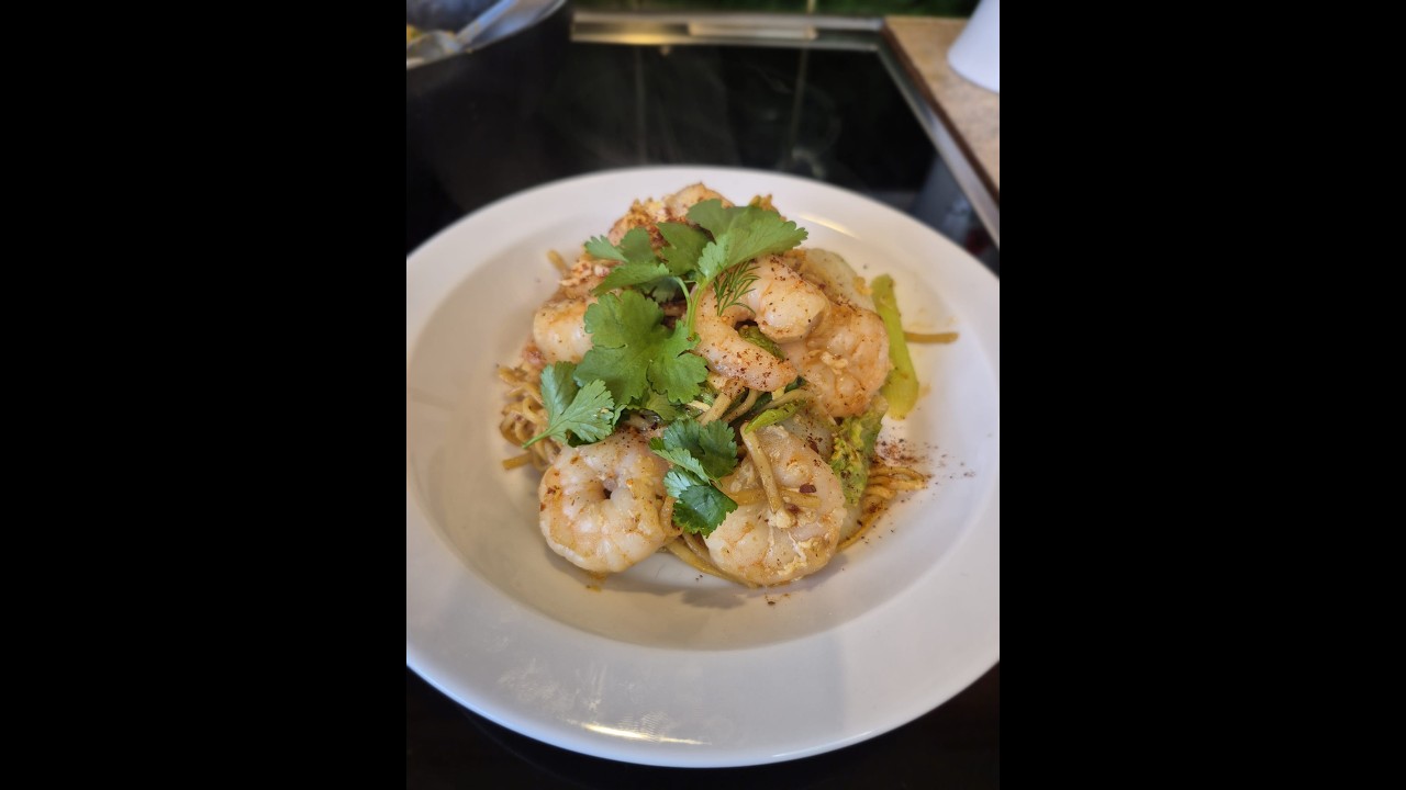 Stir Fry Egg Noodle With Prawns