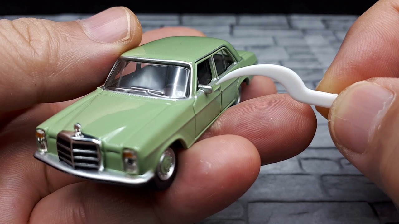 1/64 Mercedes Benz 200D -/8 stroke eight by Schuco , diecast car model review