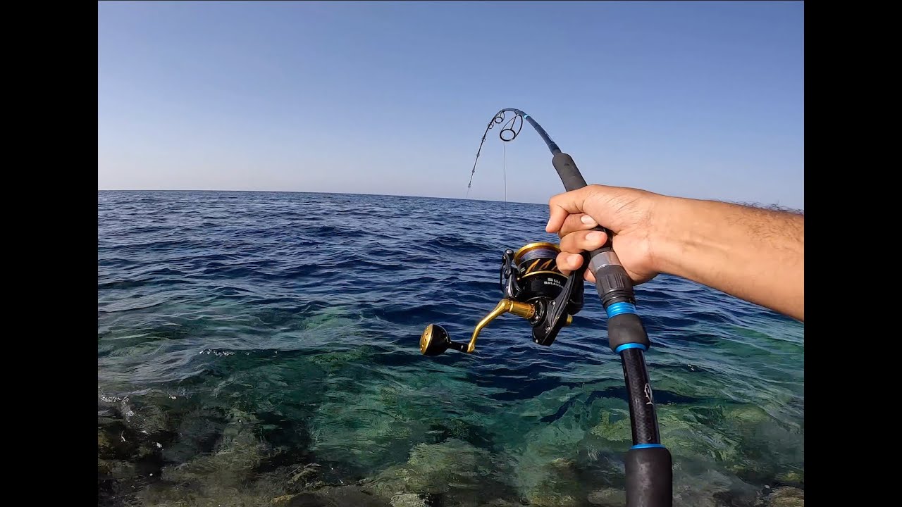 A monster fish on shore jigging !!! أكبر سمكة شور چيجينج