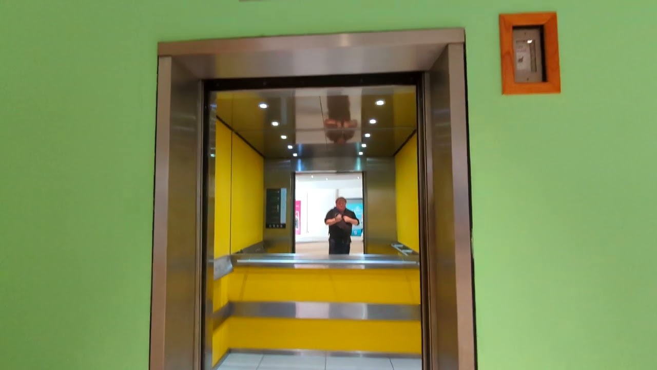 Lifts @ The Mall in Maidstone