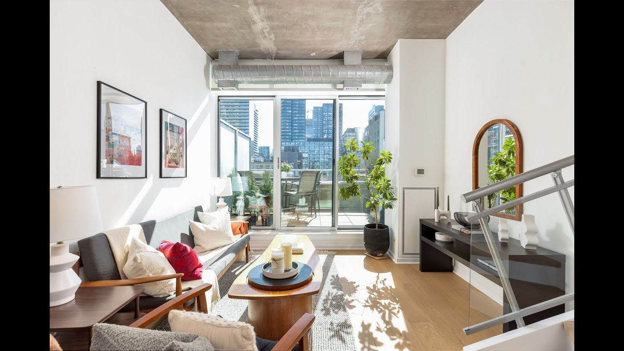 707-388 Richmond Street W. Toronto, ON