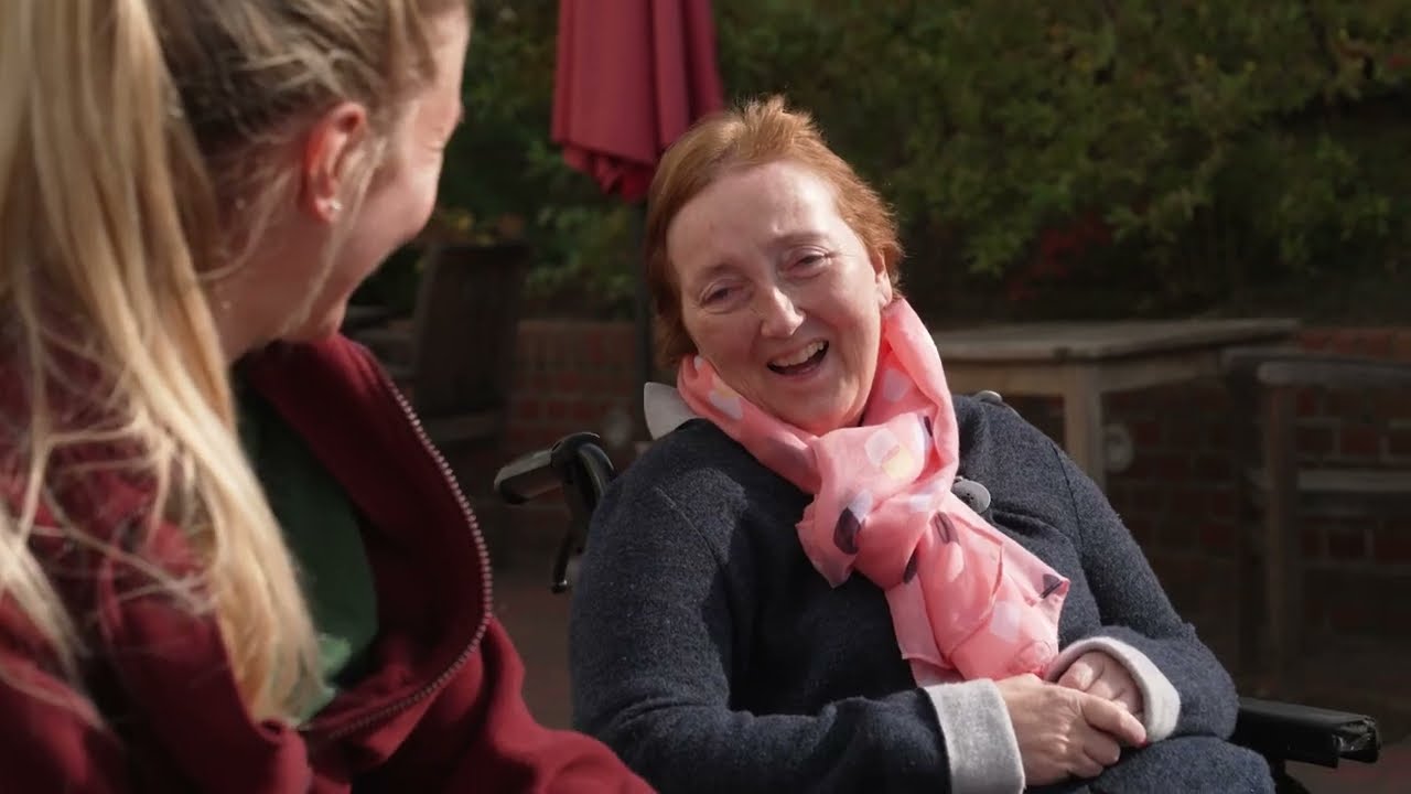 Junge Pflege bei DOMICIL: Ein Zuhause für pflegebedürftige Menschen unter 60