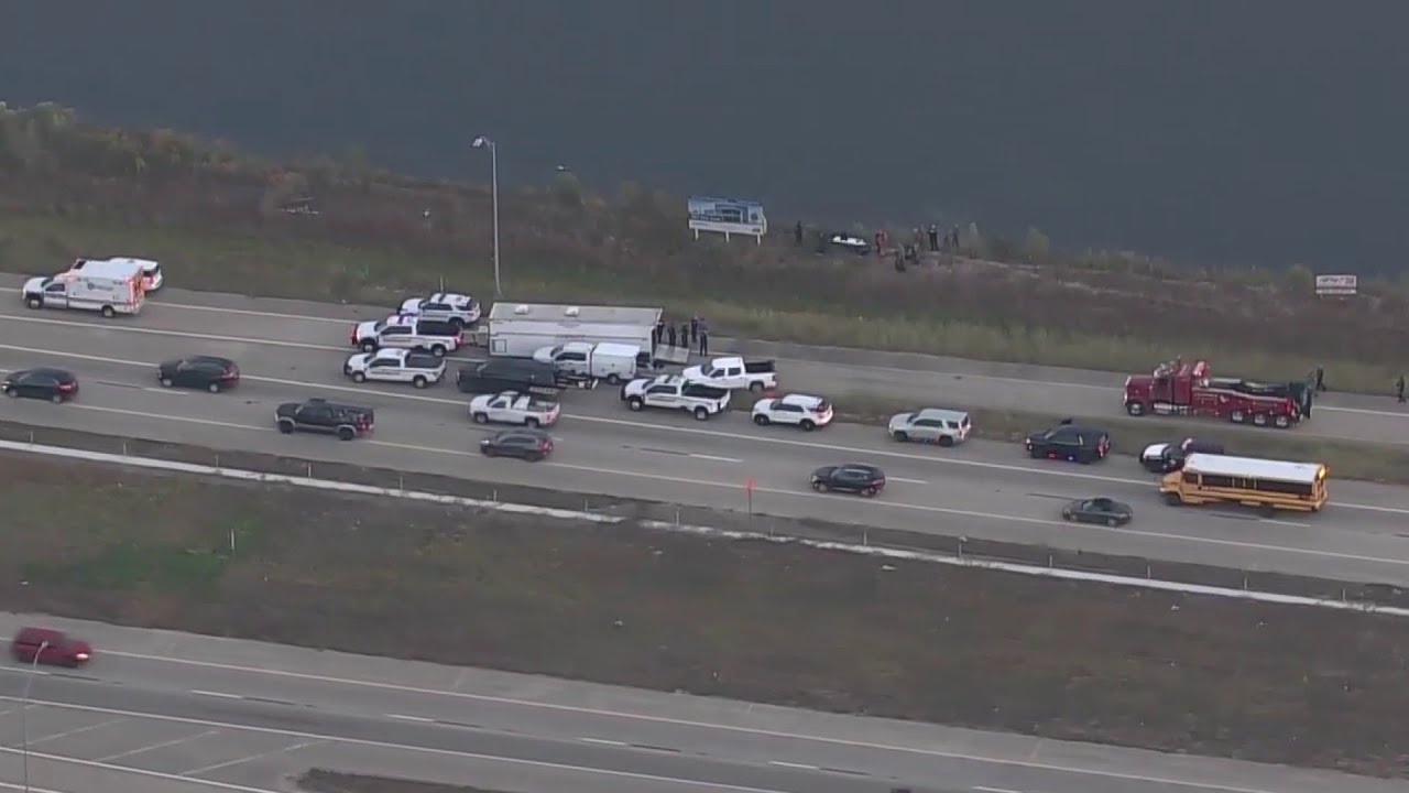 Chase ends with stolen vehicle crashing into lake in Waller County