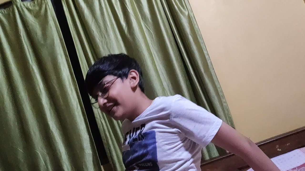 Bina laptop band kiye bhaag rha hai😏