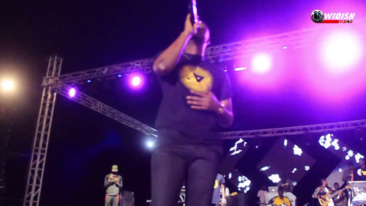 Akhlou brick en live i am sorry