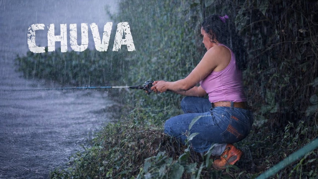 PEGAMOS UMA CHUVA no meio da PESCARIA! Acampamento nas corredeiras do Rio Turvo