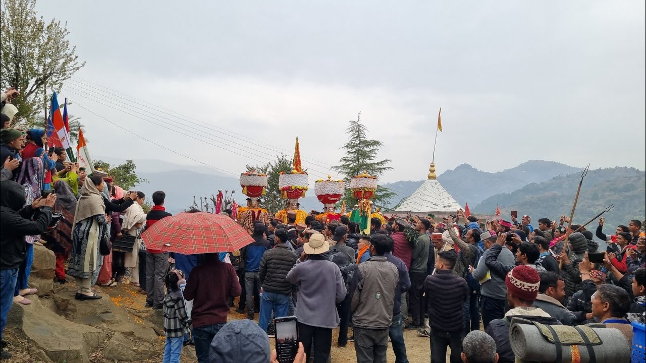 देव श्री हुरंग नारायण जी और देव श्री पशाकोट जी अपनी सेना के साथ महाशिवरात्रि मंडी जाते हुए