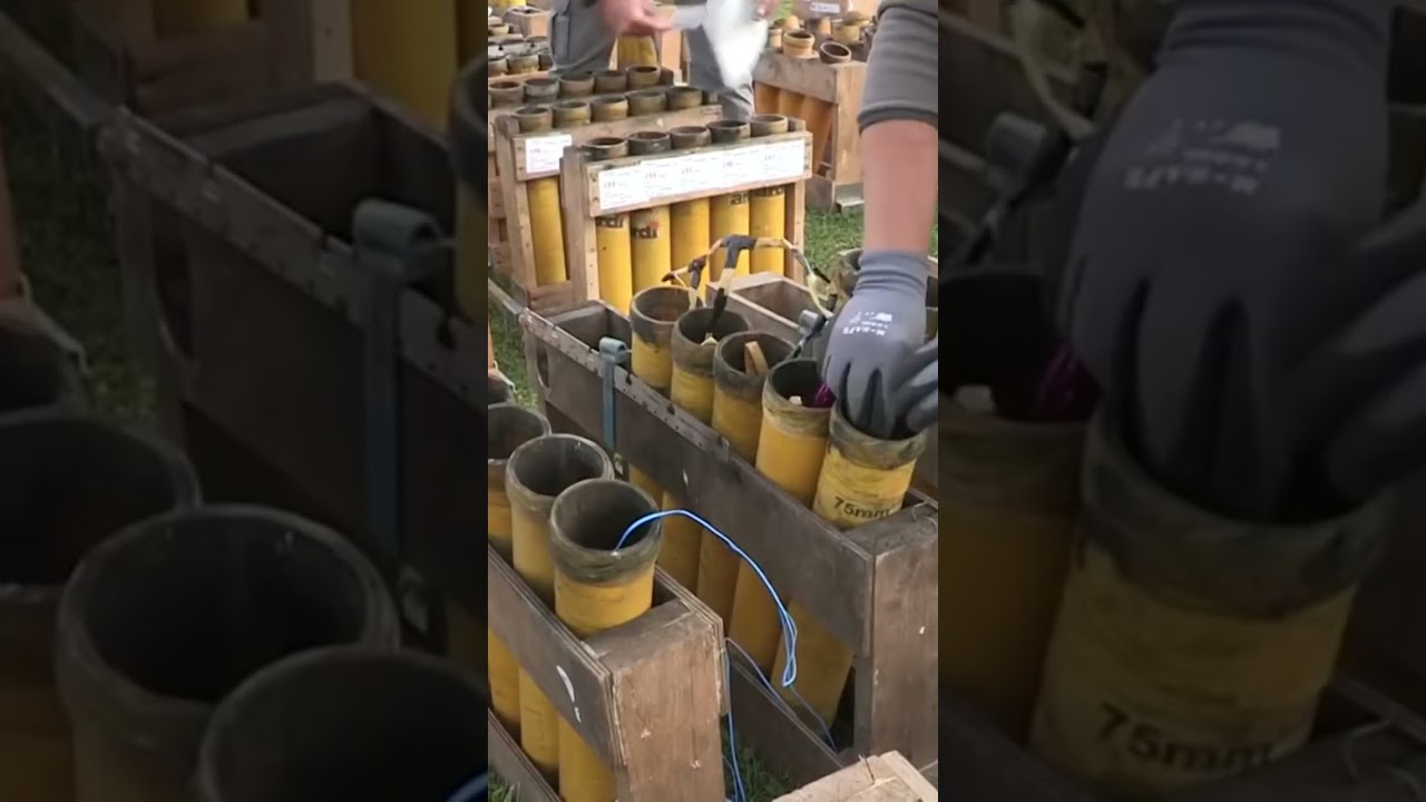 elle fume près des fusées du feu d’artifice #shorts