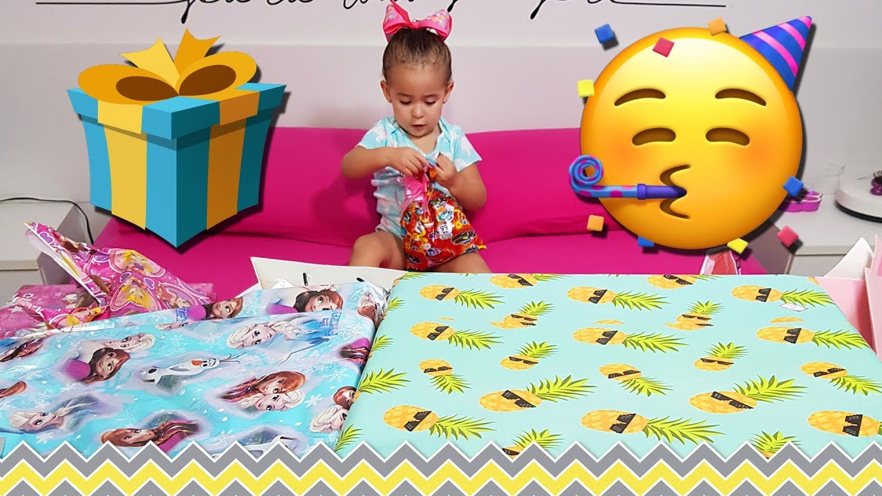 ABRINDO PRESENTES FESTA DE 2 ANOS DA MANU