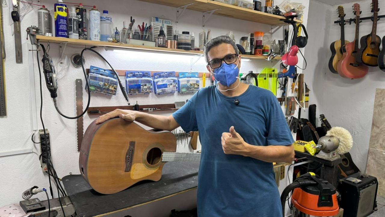 VIOLÃO FENDER CD60CE - PARTE 2 (Lixamento e Aplicação de Verniz) - ALE LUTHIER