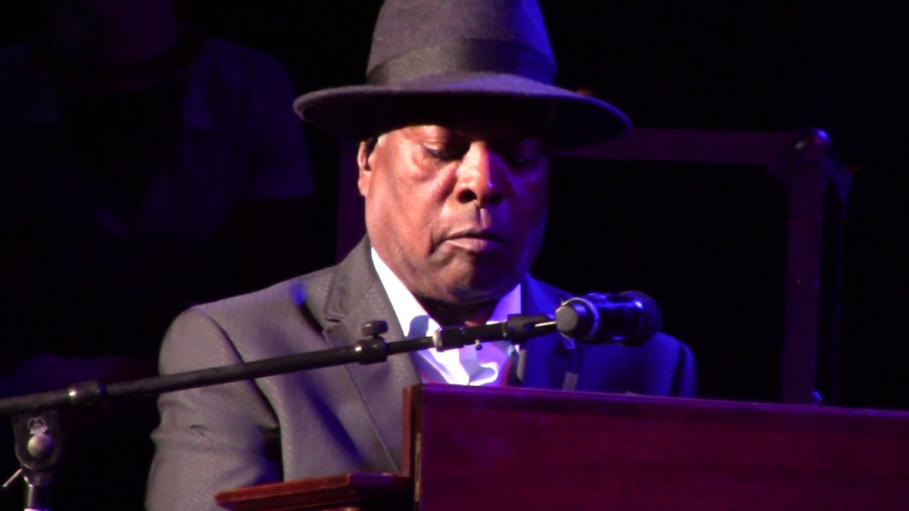 Hang 'Em High ( Dominic Frontiere) -  Booker T Jones - STAX Revue - musicUcansee.com