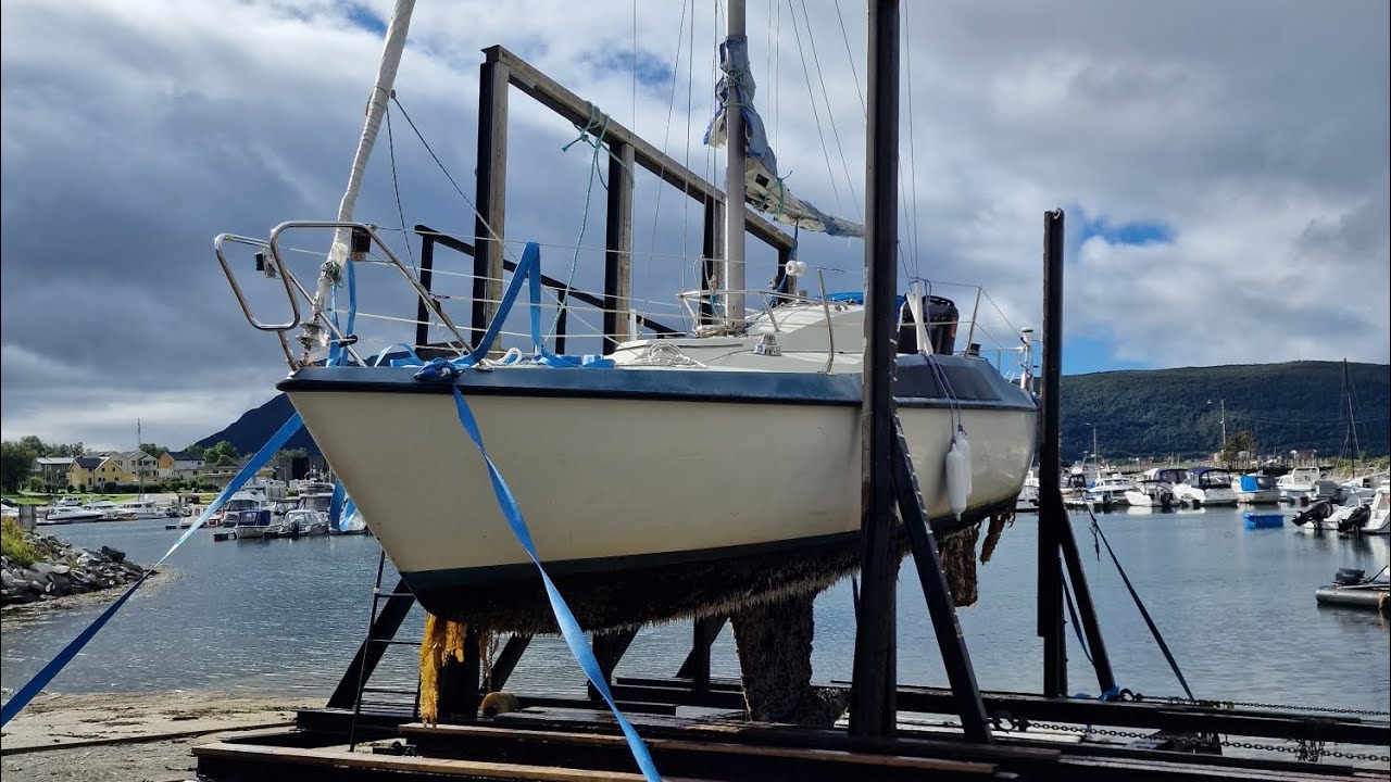 Boat tour of my free sailboat! (maxi 77)