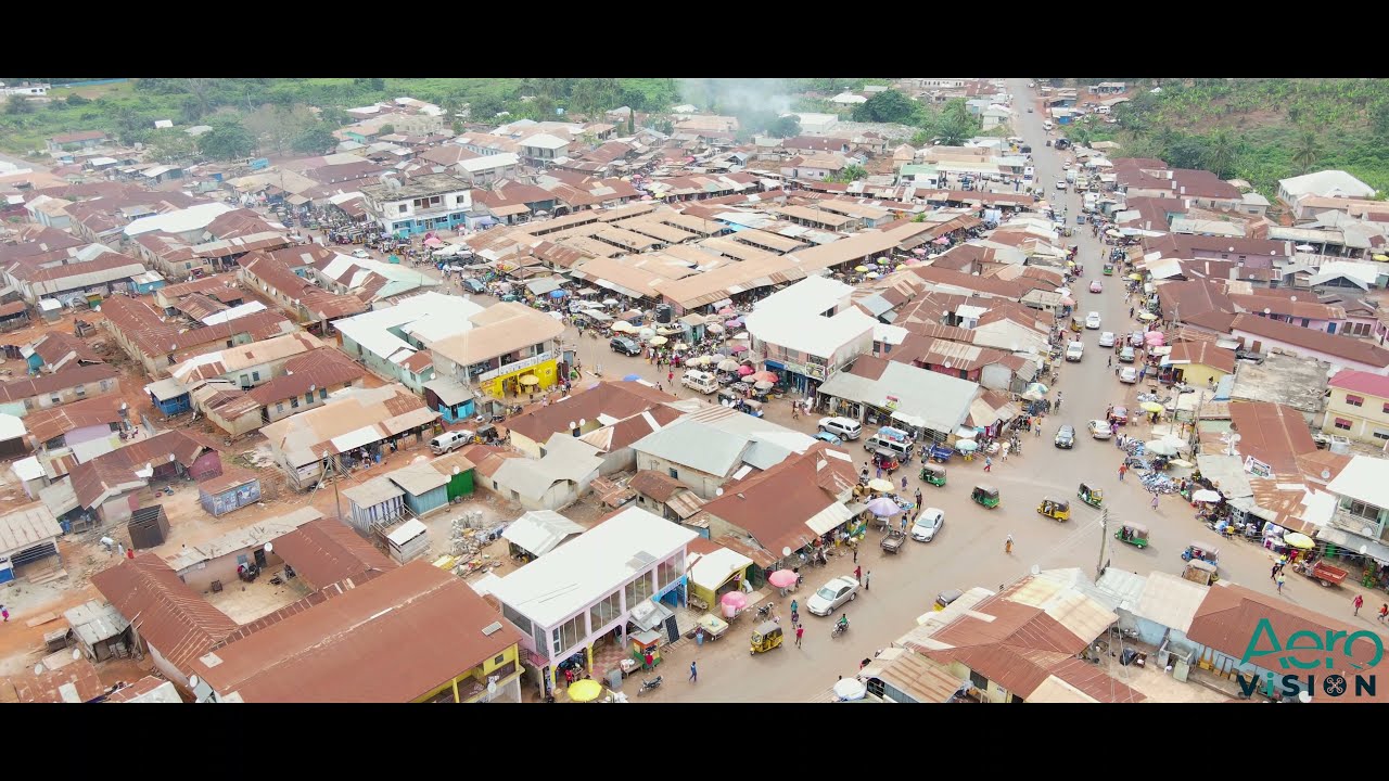 A MARKET DAY AT SEFWI BEKWAI IN THE WESTERN NORTH REGION OF GHANA