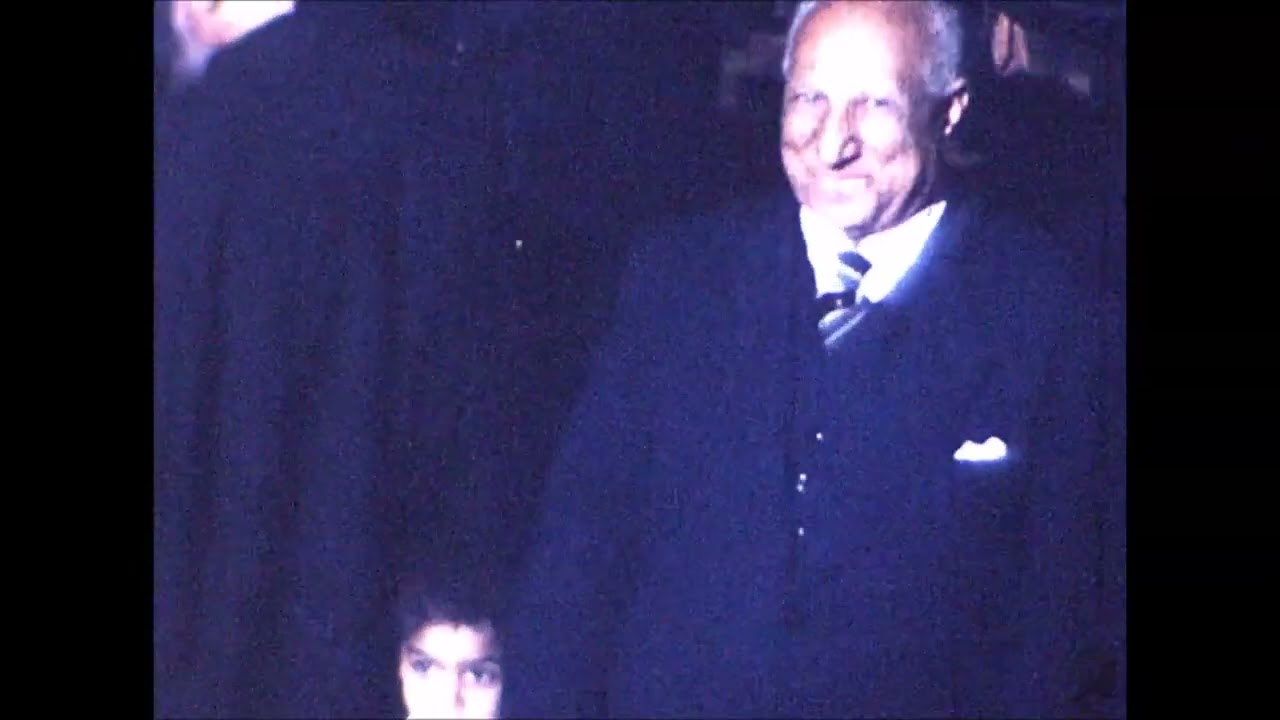 الفيلم الأصلي لعمل الميرون المقدس بيد القديس البابا كيرلس السادس. أبريل 1967. تصوير د. يوسف يواقيم