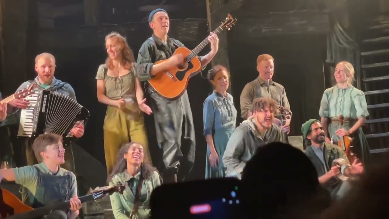 The Curious Case of Benjamin Button bows and curtain call song