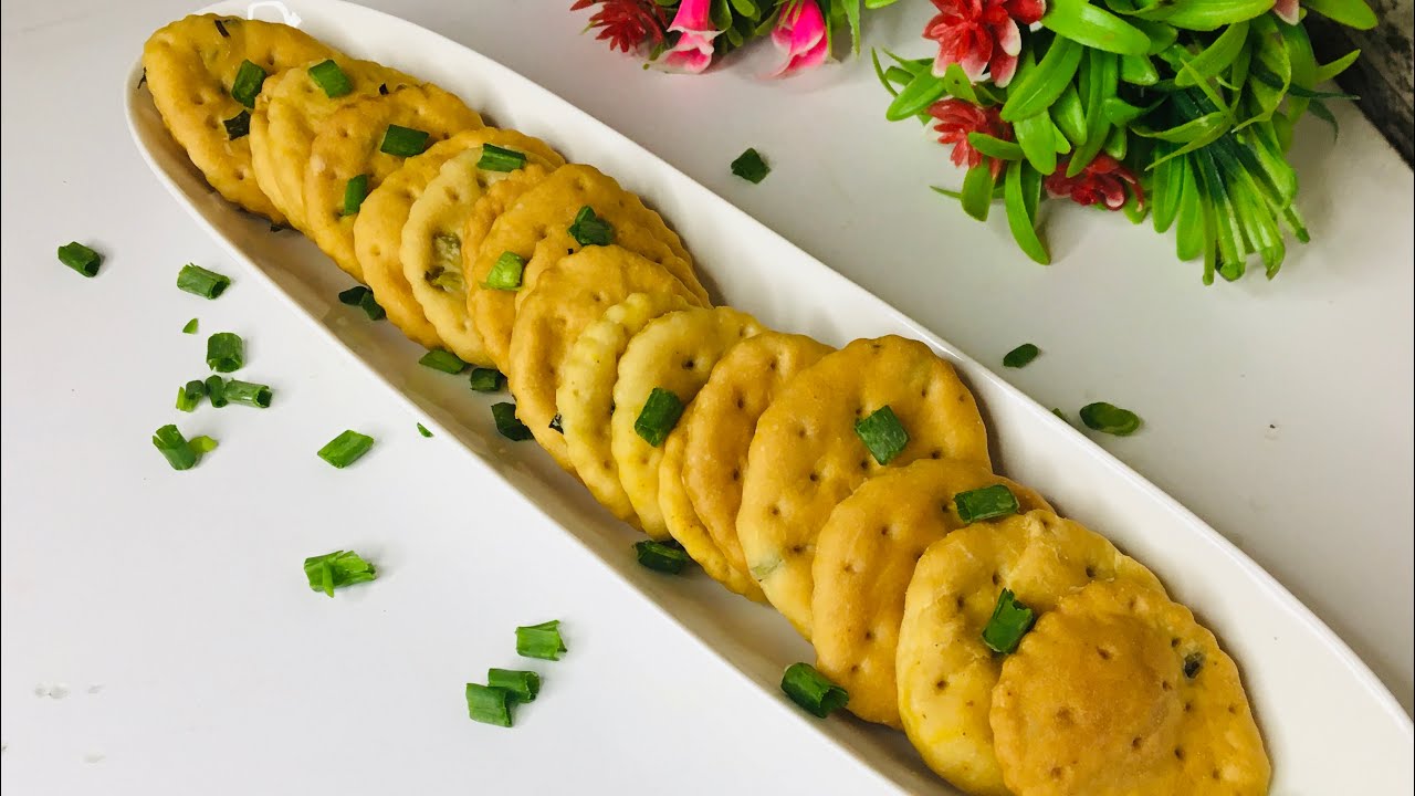 Salted Flovoured Crackers Recipe// Easy sneak ￼// Alia Kitchen