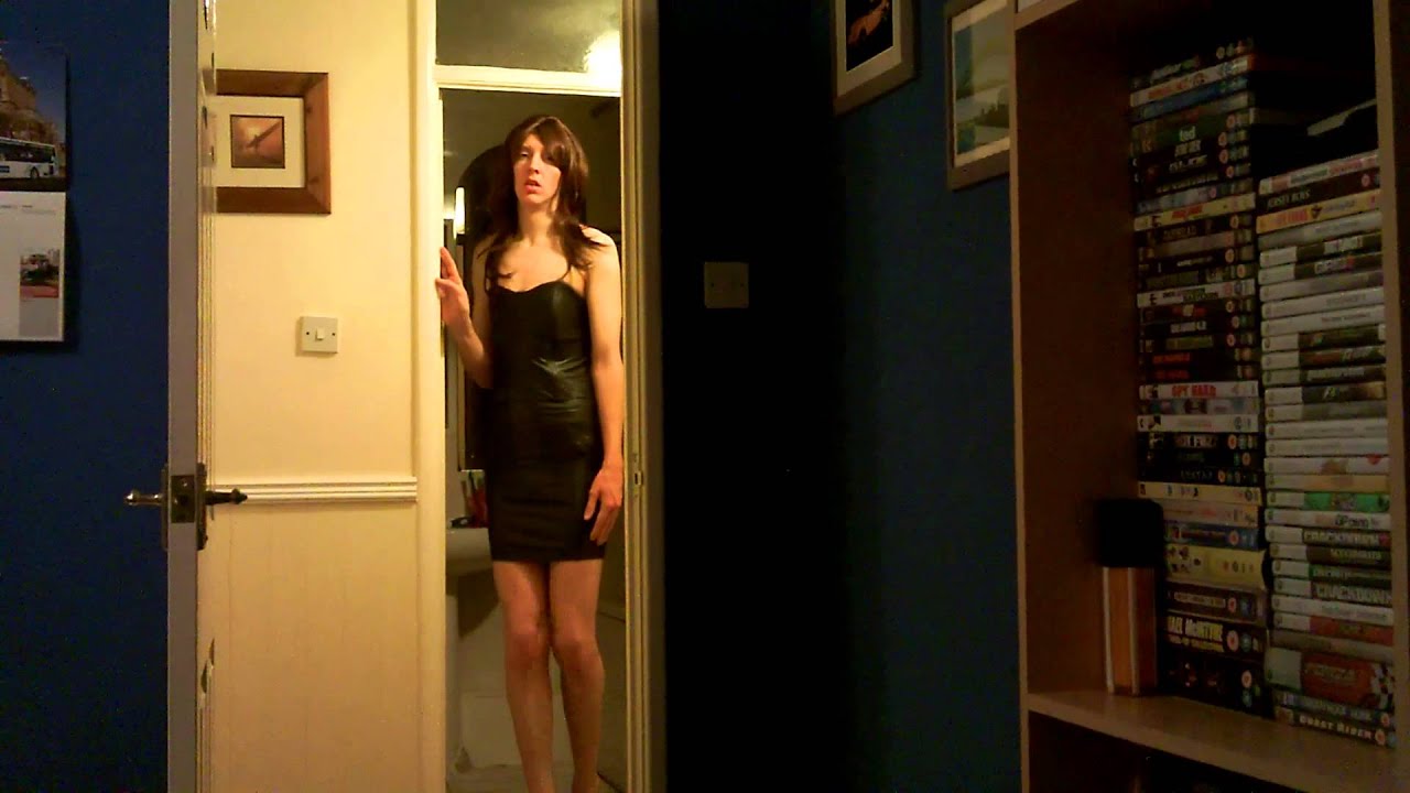 Crossdresser in Leather Mini Skirt, Bustier and Heels 17/01/2015