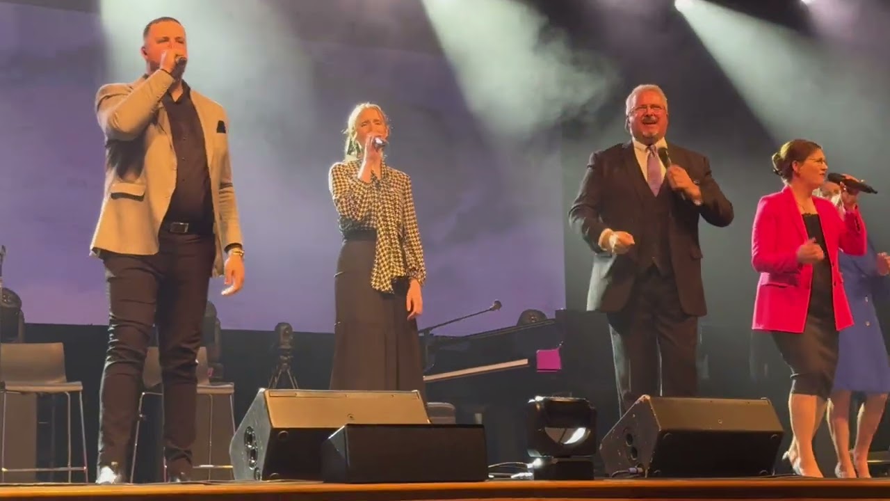 The Collingsworth Family:  Ten Thousand Angels / He Looked Beyond My Fault 