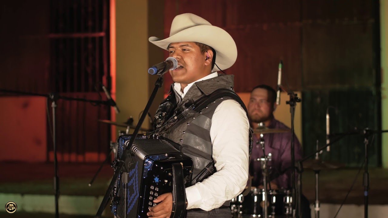 Los Dos De Tamaulipas - El Jefe de la Maña (Video Musical)