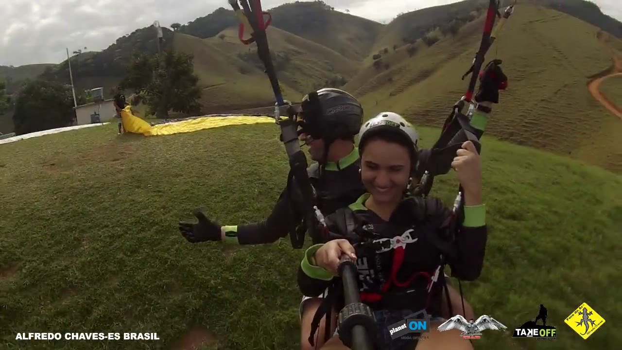 Voo Duplo de Parapente em Alfredo Chaves Equipe Fora do Ar Paragliding - Thayssa