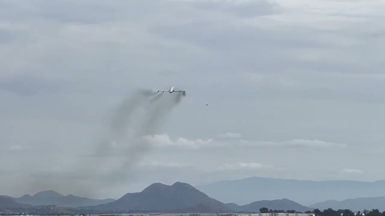Boeing 707 Smokey takeoff.