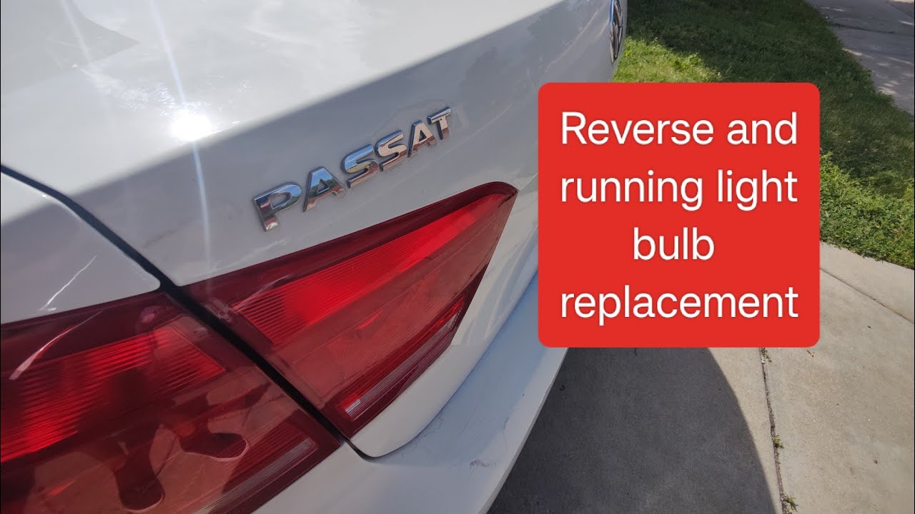 Как заменить лампу заднего хода на VW/Volkswagen Passat 2013 года выпуска 