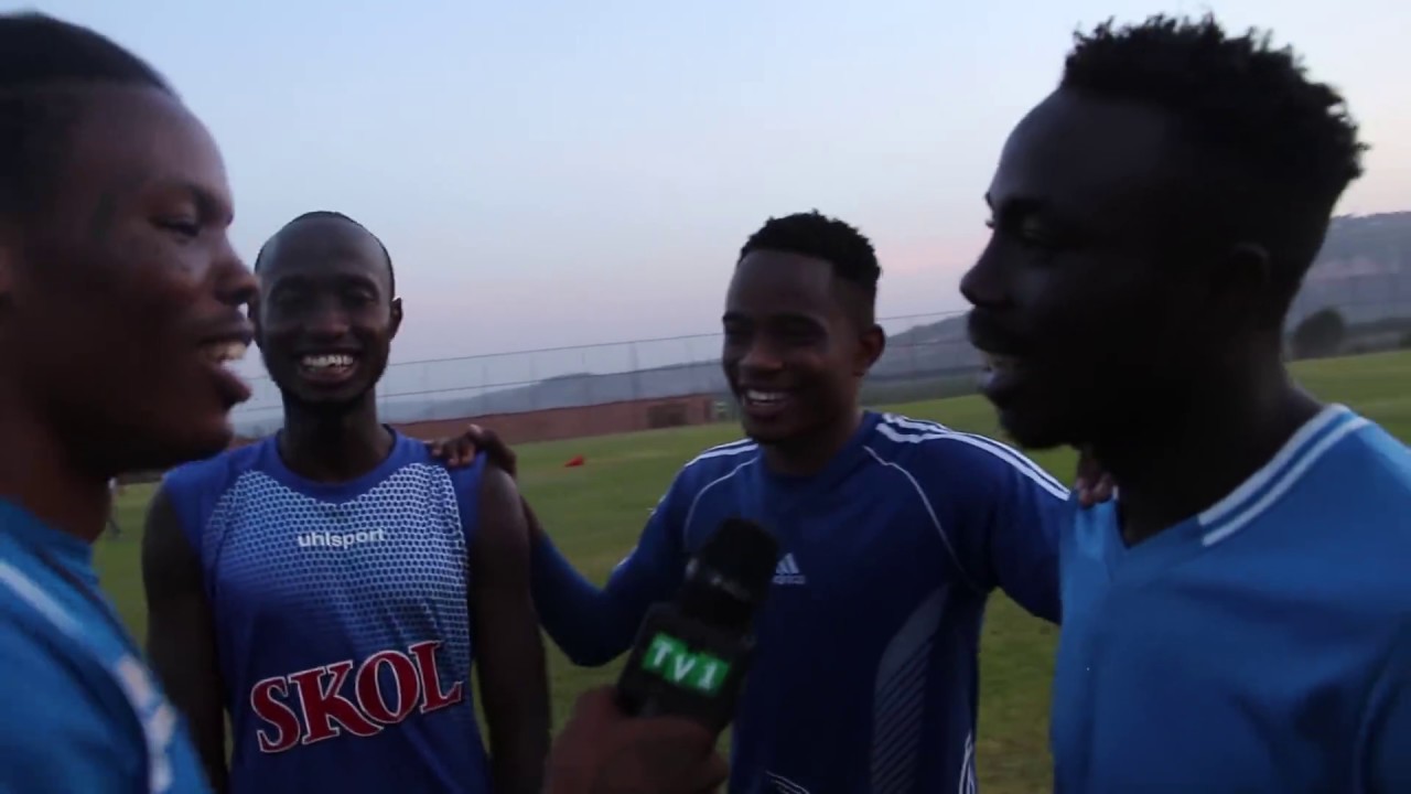 Birasekeje cyane iyumvire abakinnyi ba Rayon Sport babazanya Rwatubyaye yigize umunyamakuru.