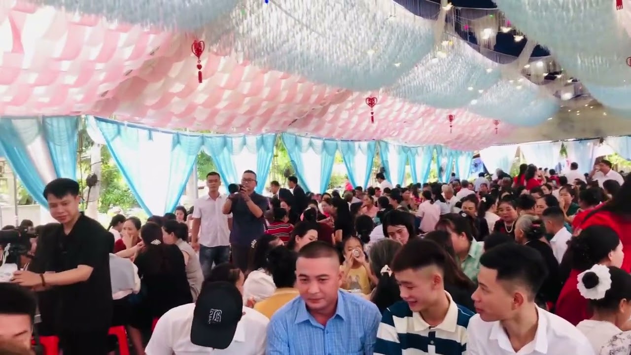 Túp Lều Lý Tưởng: Bùi Định Trình Bày.