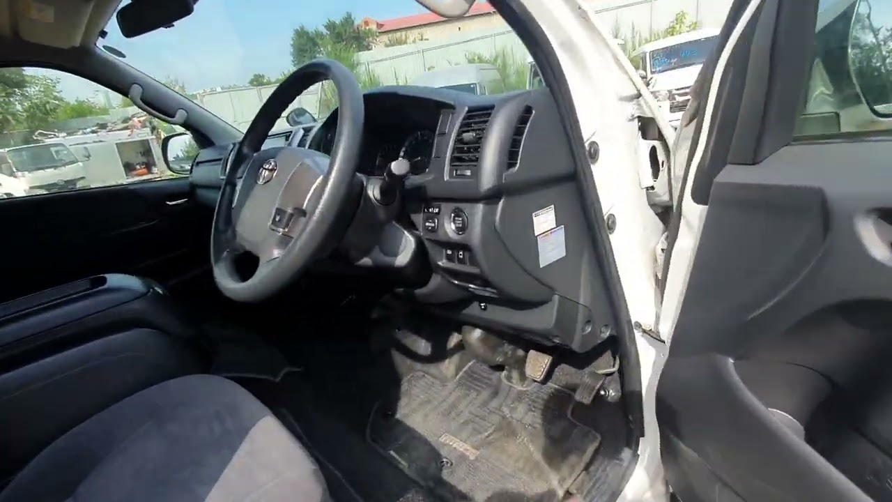 Toyota Hiace 2018 10 мест