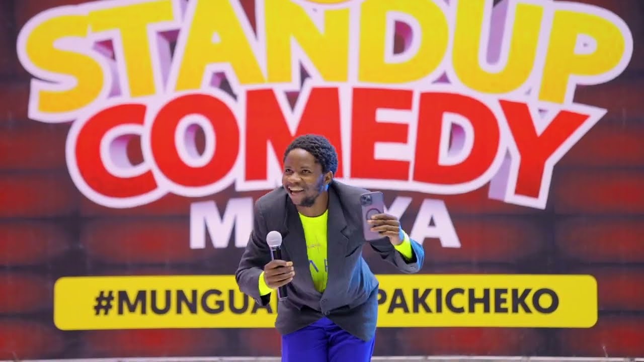 MC Mboneke atamba na macho matatu kwenye show😂😂