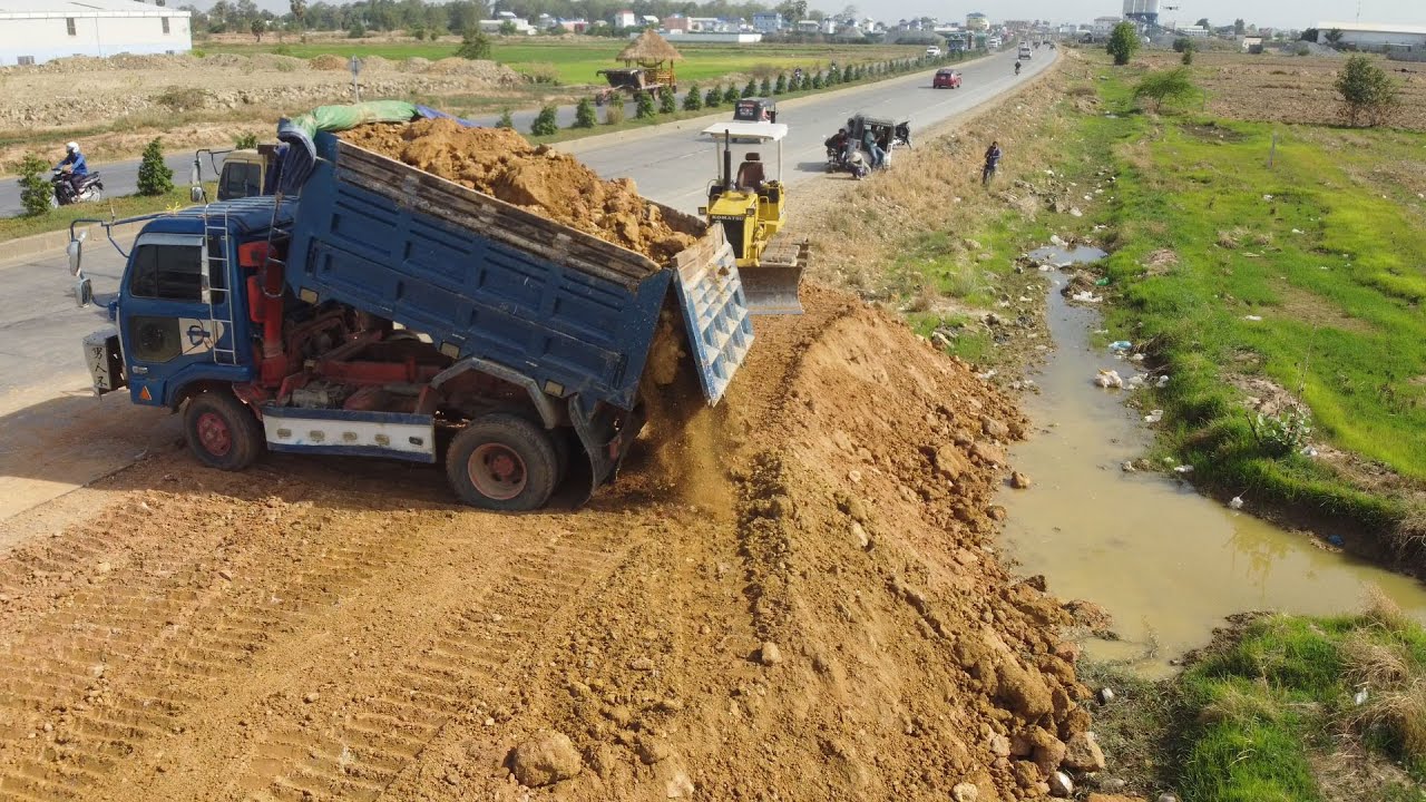 Just New Project!! Landfill up Process Fill the soil Use Dozer D31p KOMATSU And Small Dump Truck 5t