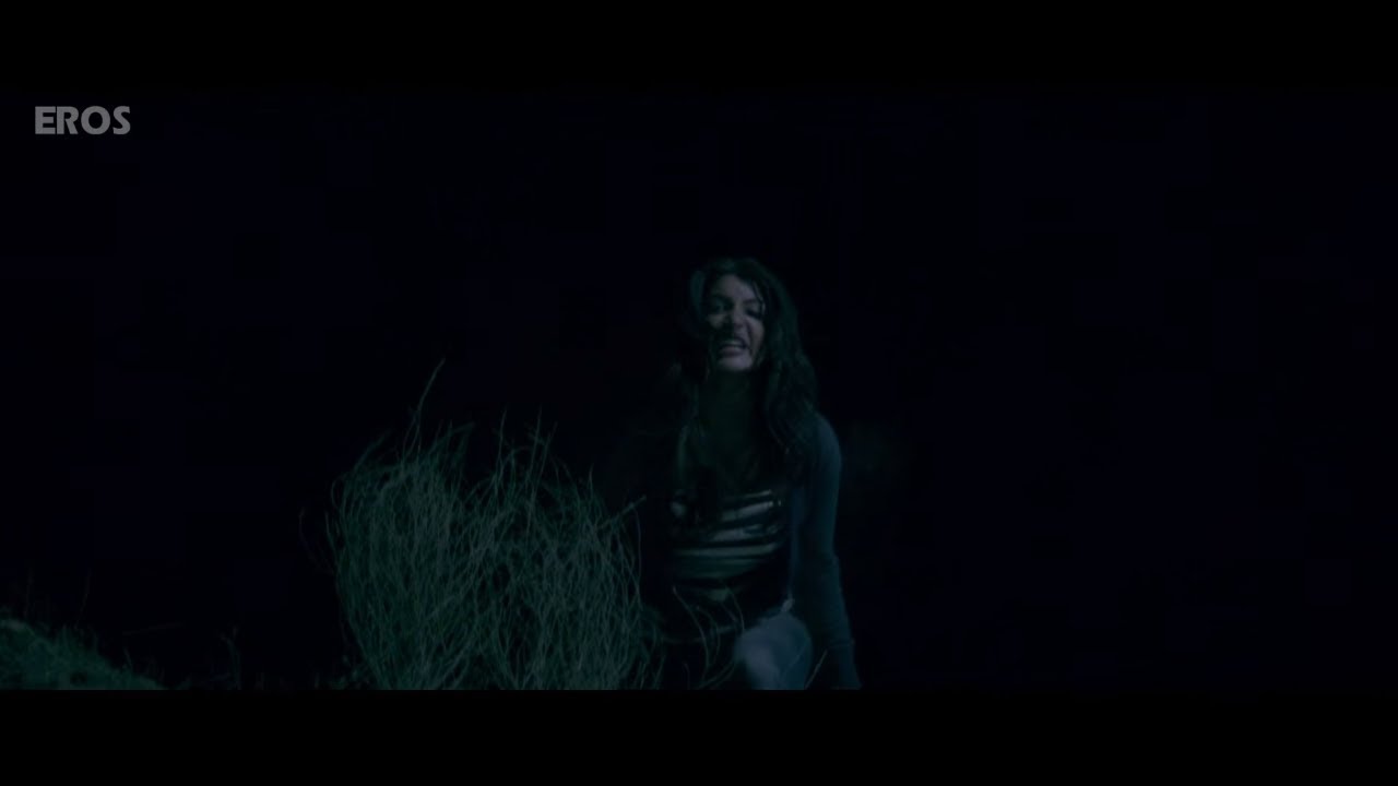 Anushka Climbs Out Of A Pit | NH10 | Movie Scene | Anushka Sharma, Neil Bhoopalam