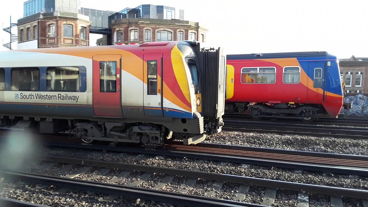 Trains at: Queenstown Road (Battersea), SWML, 30/11/19