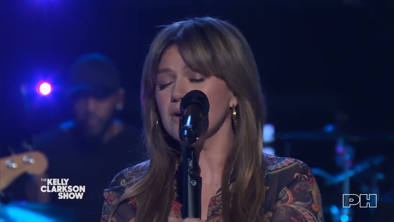 Kelly Clarkson - For Cryin' Out Loud (Cover FINNEAS) (Live on The Kelly Clarkson Show)