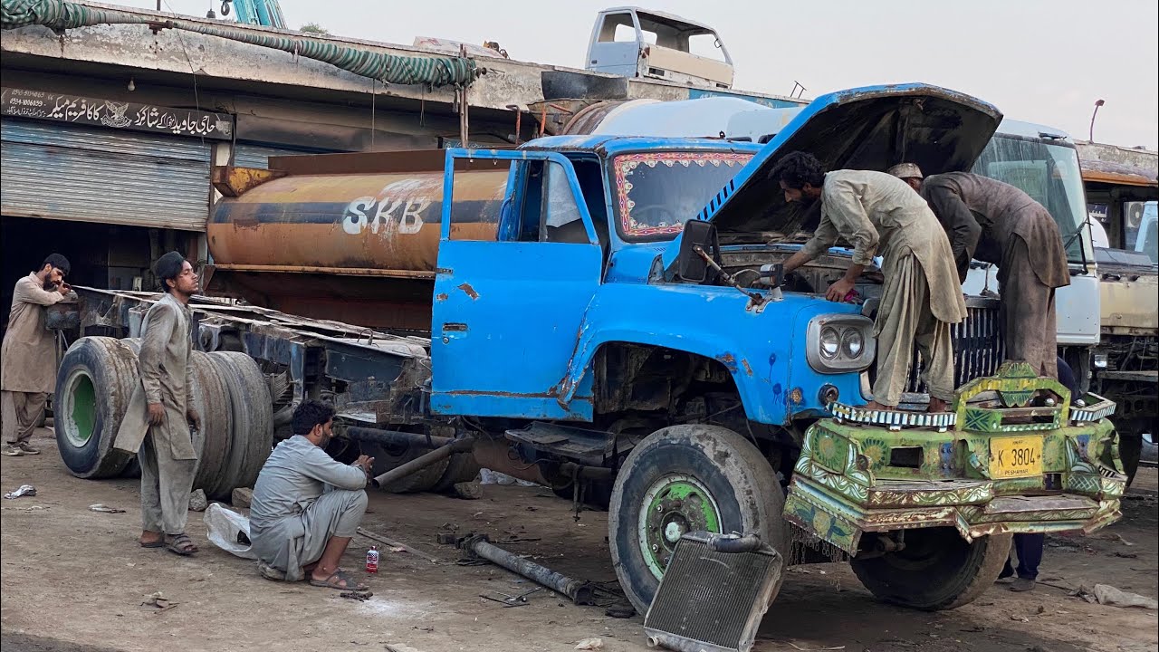 Accidental Bedford Truck Complete Restoration and Repair Process