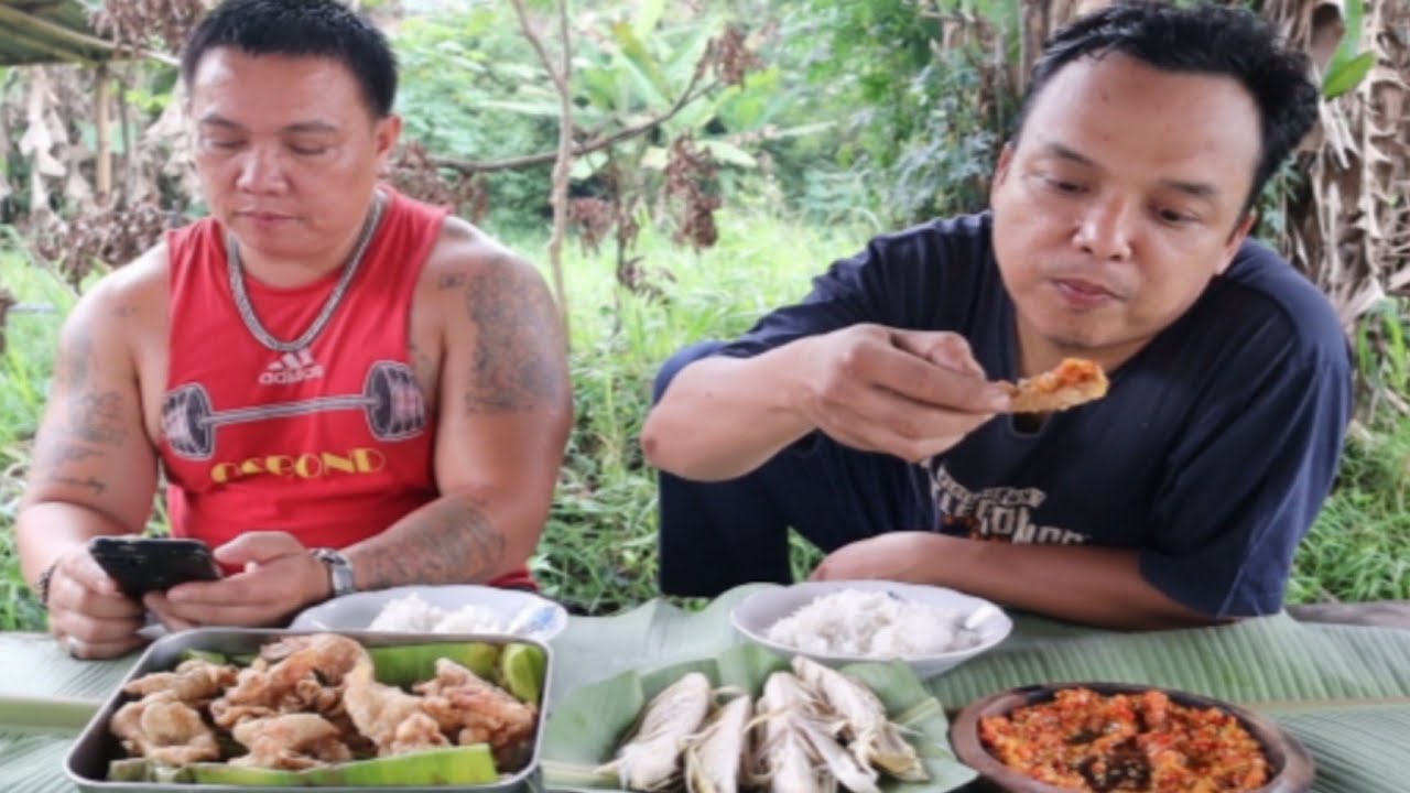 TES KRIUK KULIT BABI SAMBEL LALAPAN JANTUNG PISANG
