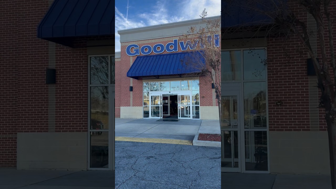 Mondays are for thrifting 🛍️It wasn’t on my radar, but my son decided he wanted to go 