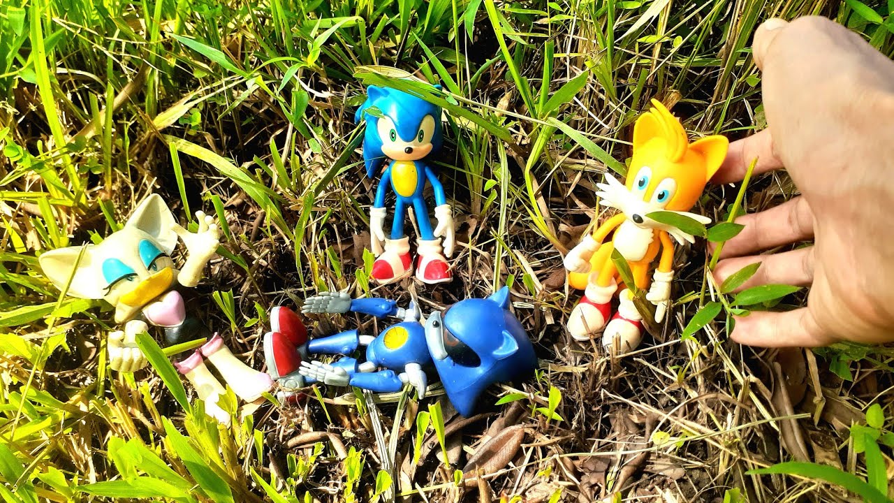 Grassy Canal Hunt: Uncovered Sonic & Friends/Knuckles/Metal Sonic/Tails Hiding in Green Overgrowth!