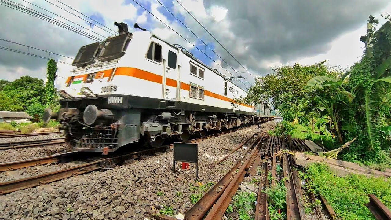 Very Aggressive WAP7 with LHB+ ICF Trains attacks Belmuri at 130 kmph- INDIAN RAILWAYS