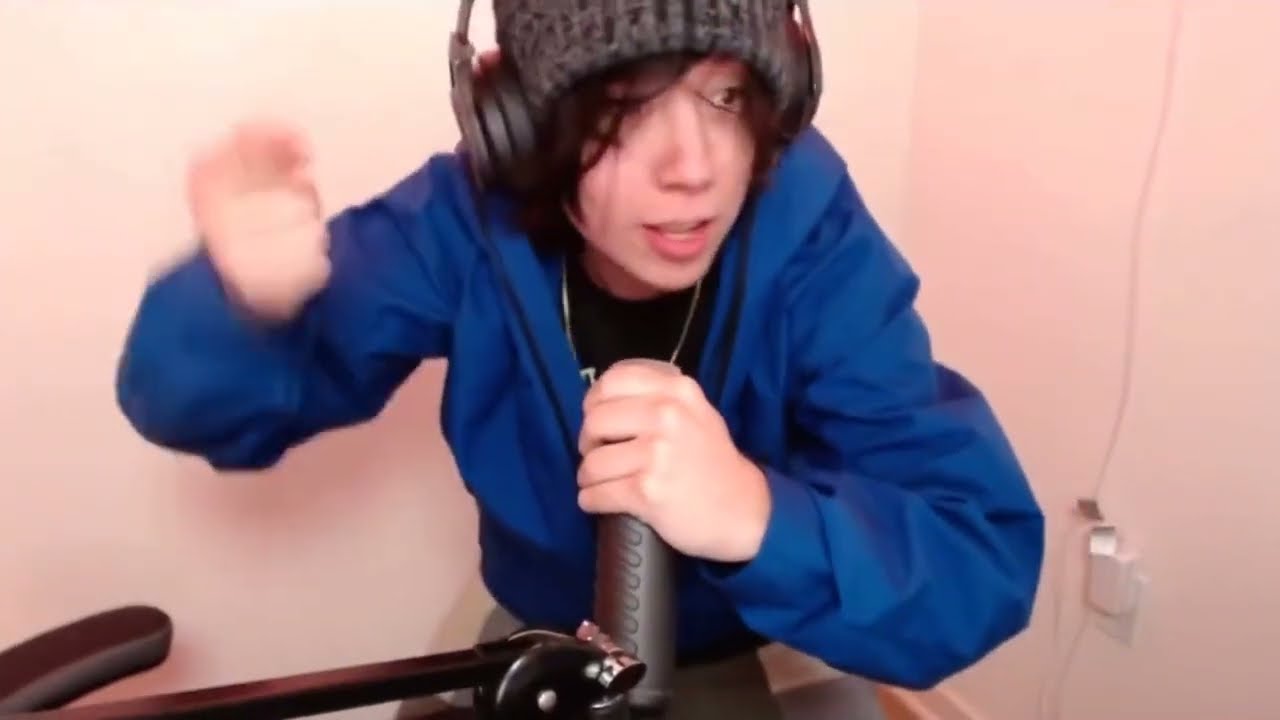 everyone listening to rubius explain the rules and then there&rsquo;s quackity lip syncing to hannah monta