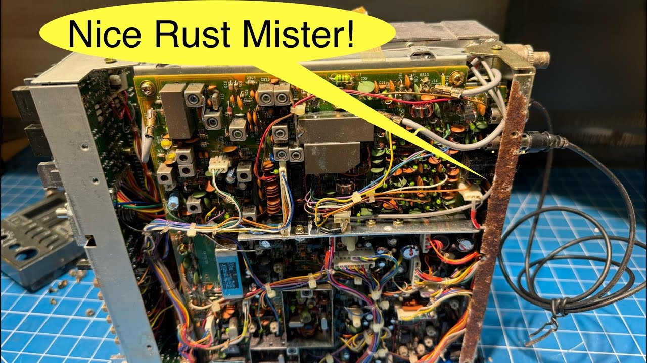 Let’s Investigate the Crusty LCD on the Rusty IC-735